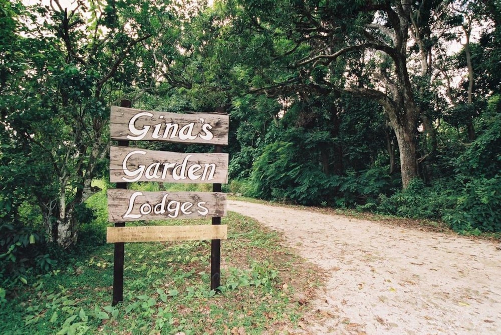 Gina's Garden Lodges 22/35