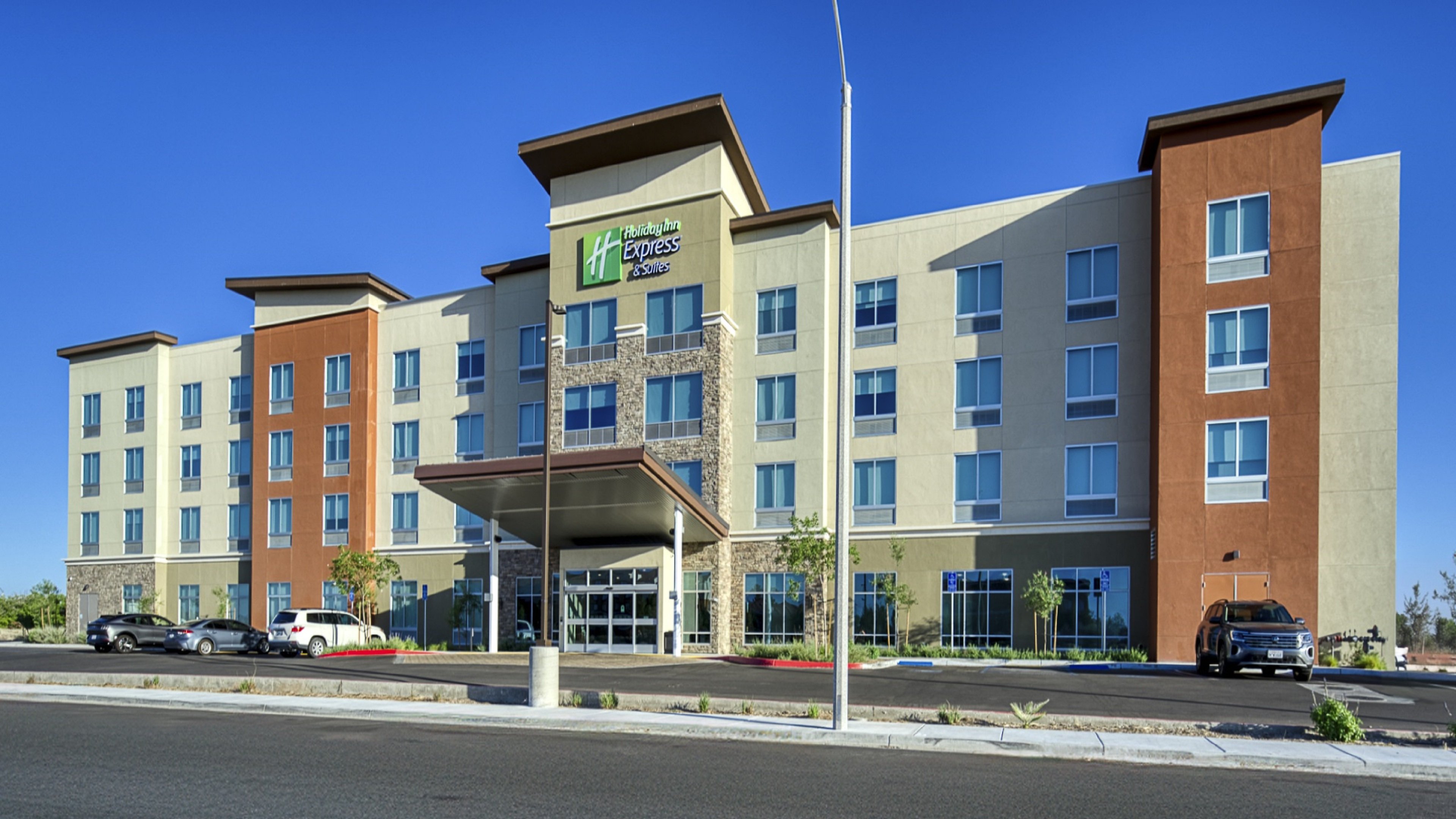 Holiday Inn Express & Suites - Ridgecrest - China Lake, an IHG Hotel 30/34