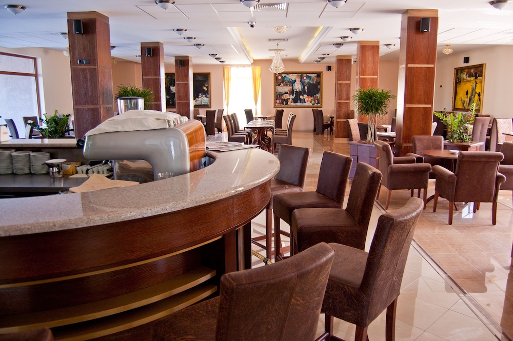 Hill Hotel 19/30