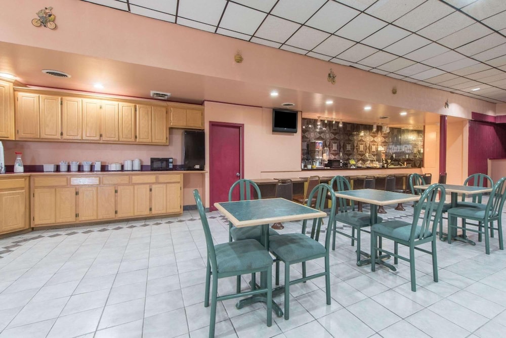 Castle Inn & Suites by OYO Lawton 18/20