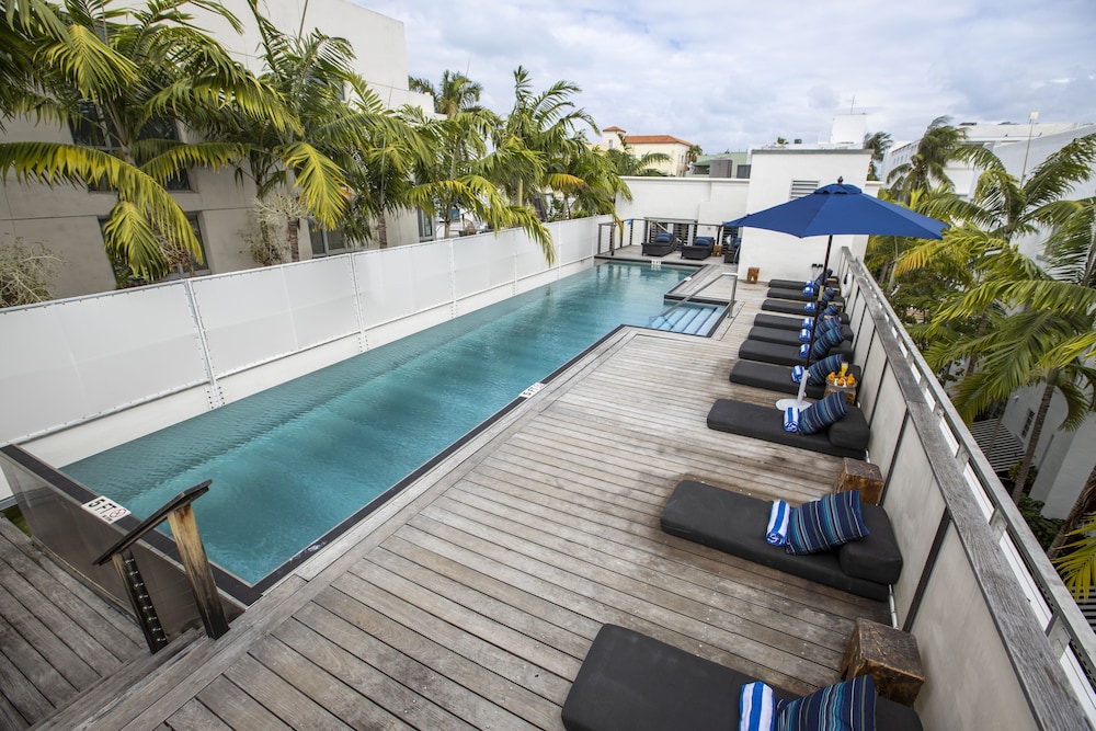 Posh South Beach Hostel 37/38