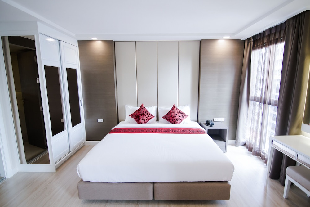 DELUXE, DOUBLE BED