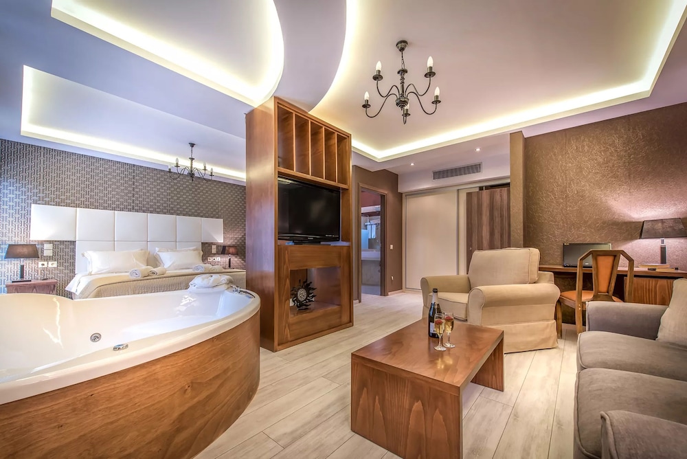 Elegance Luxury Executive Suites - Adults Only 18/58