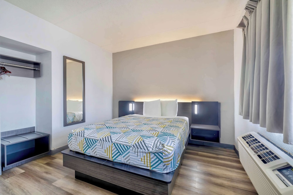 Motel6 Villa Park, IL - Chicago West 28/65