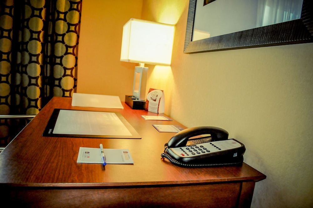 Best Western Plus Tupelo Inn Suites 29/45