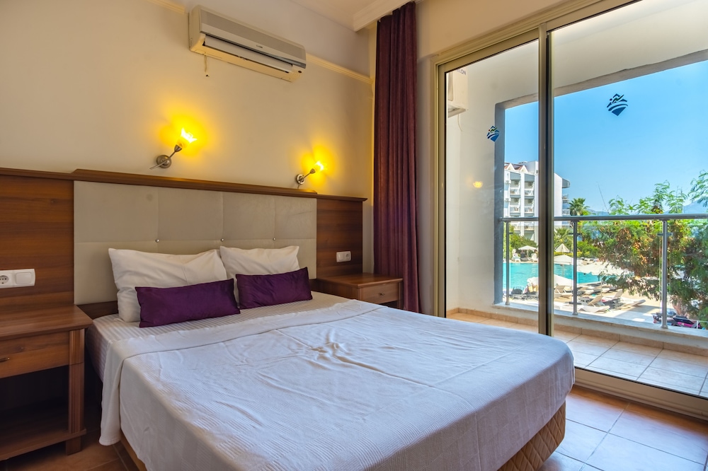 Caprice Beach Hotel 18/67