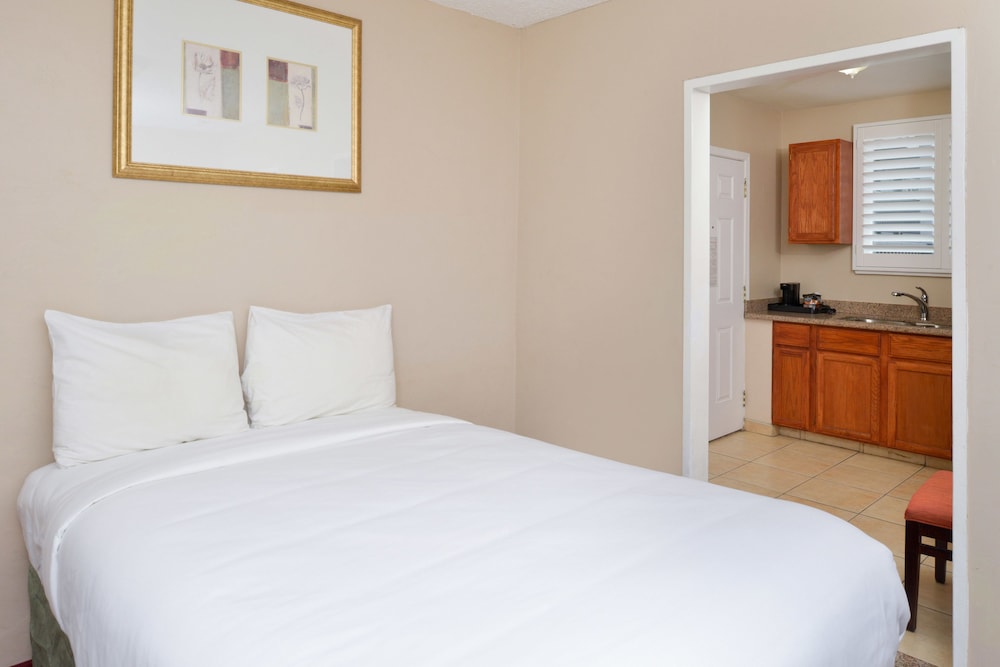Pacific Shores Inn 24/56