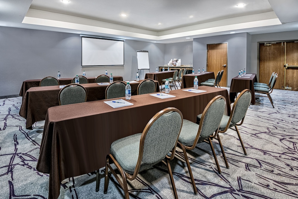 Holiday Inn Express Hotel And Suites Fort Worth Southwest I 20 48/56