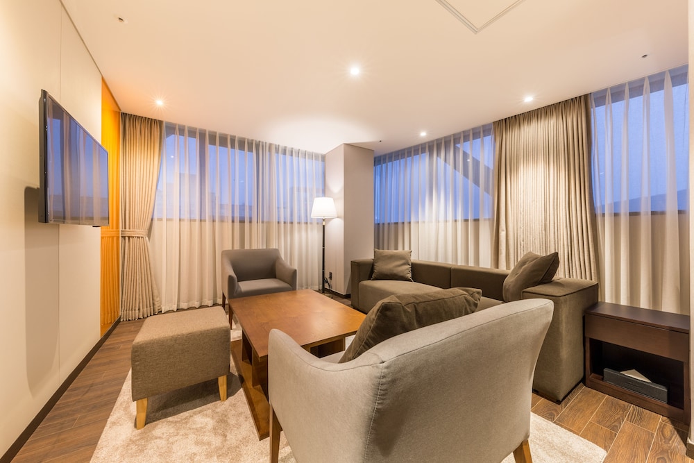 Howard Johnson by Wyndham Incheon Airport 45/65