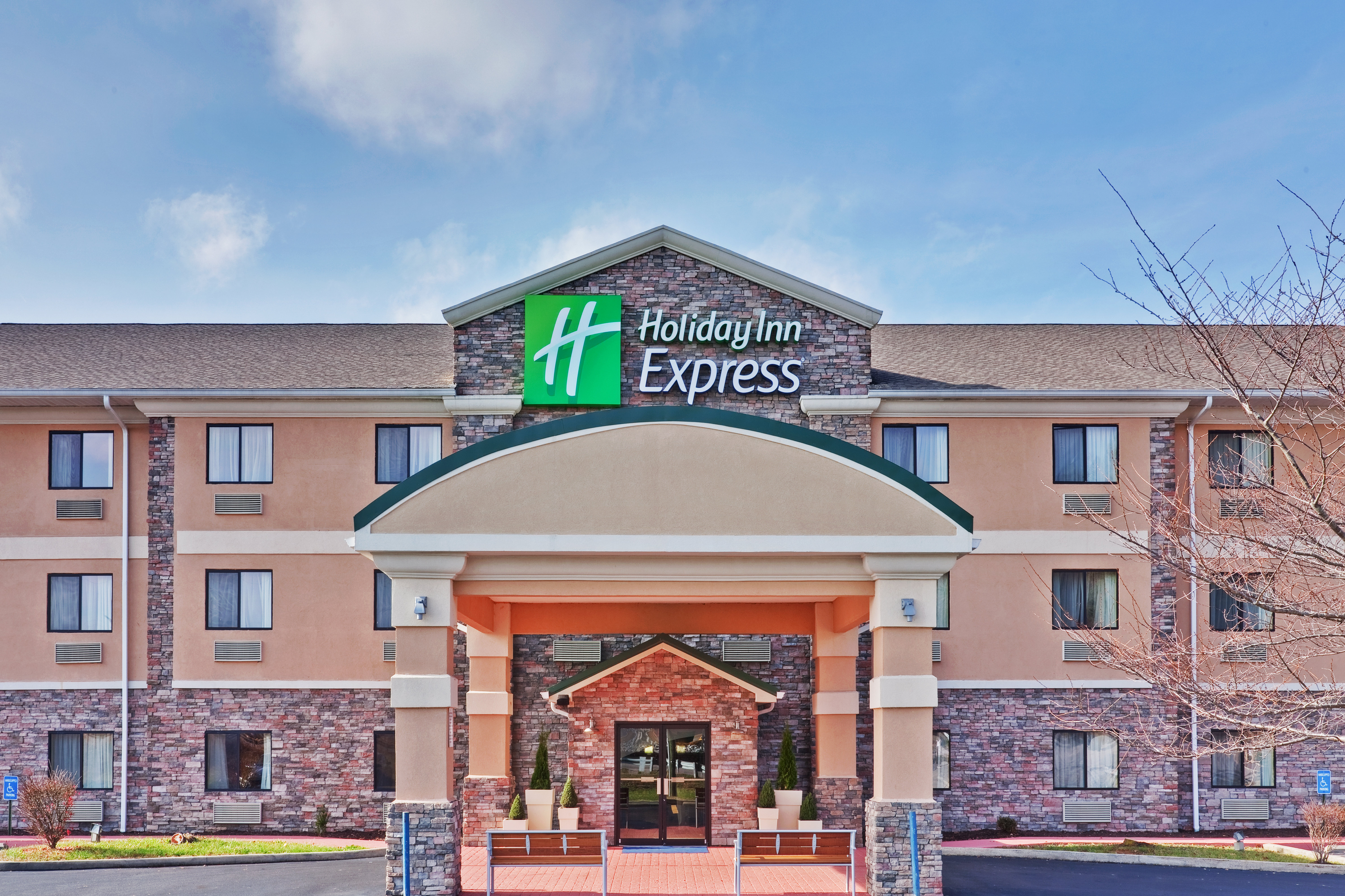 Holiday Inn Express Winfield 1/50