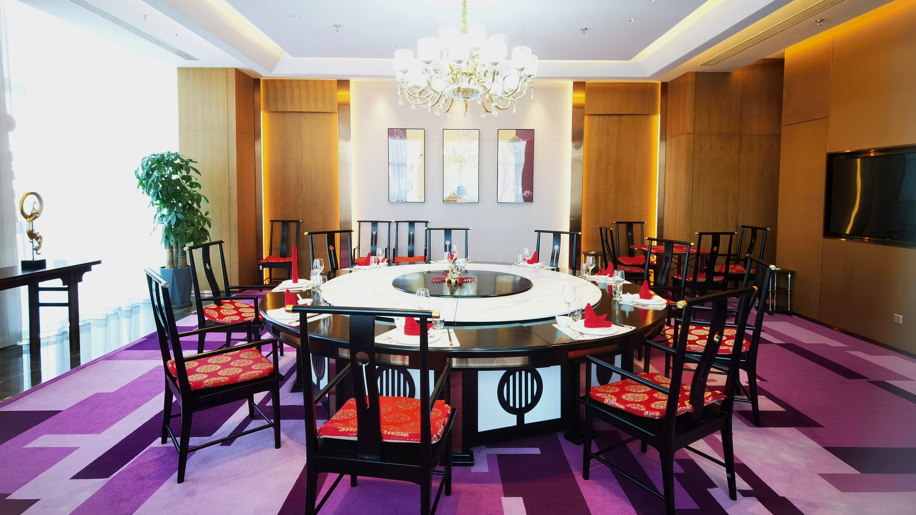 Crowne Plaza Dalian Xinghai 50/70