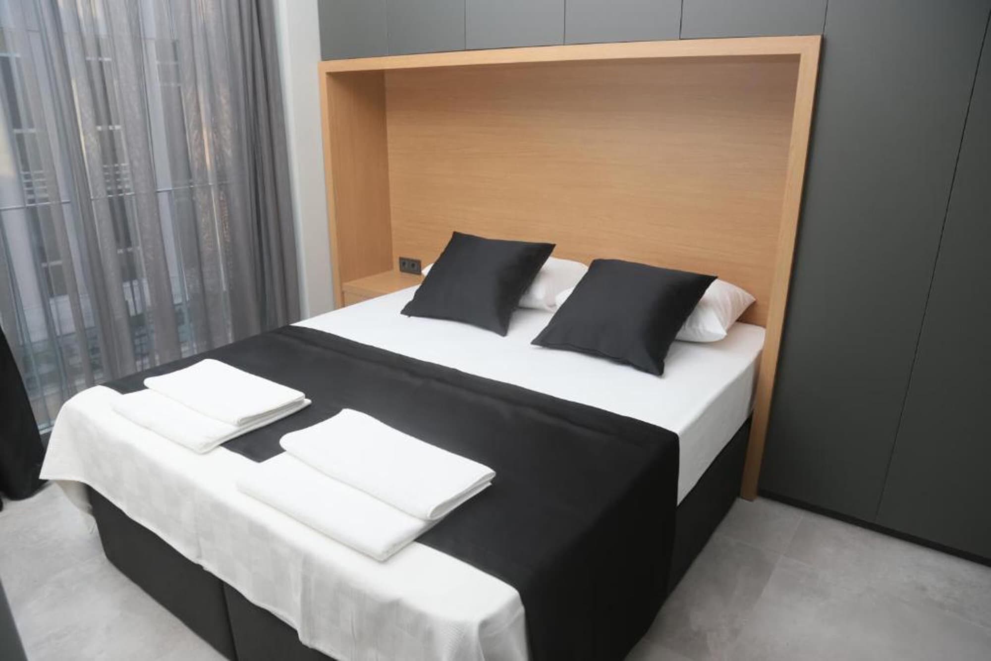 DELUXE, SUITE