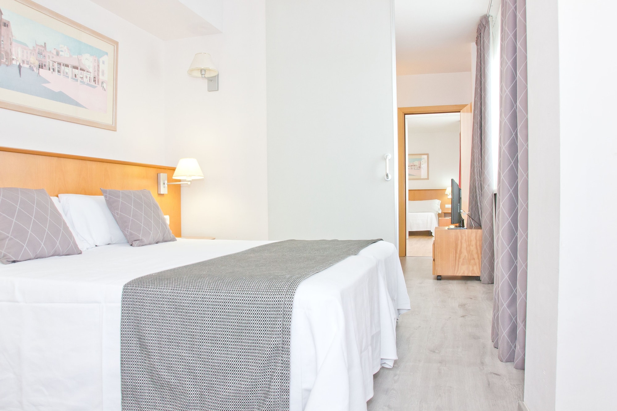 Room, Sextuple, Twin Beds, Sofa, Kitchen، Aparthotel Atenea Valles 3/8