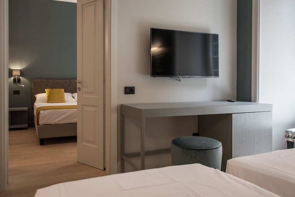 CONNECTING, STANDARD, DOUBLE OR TWIN BED