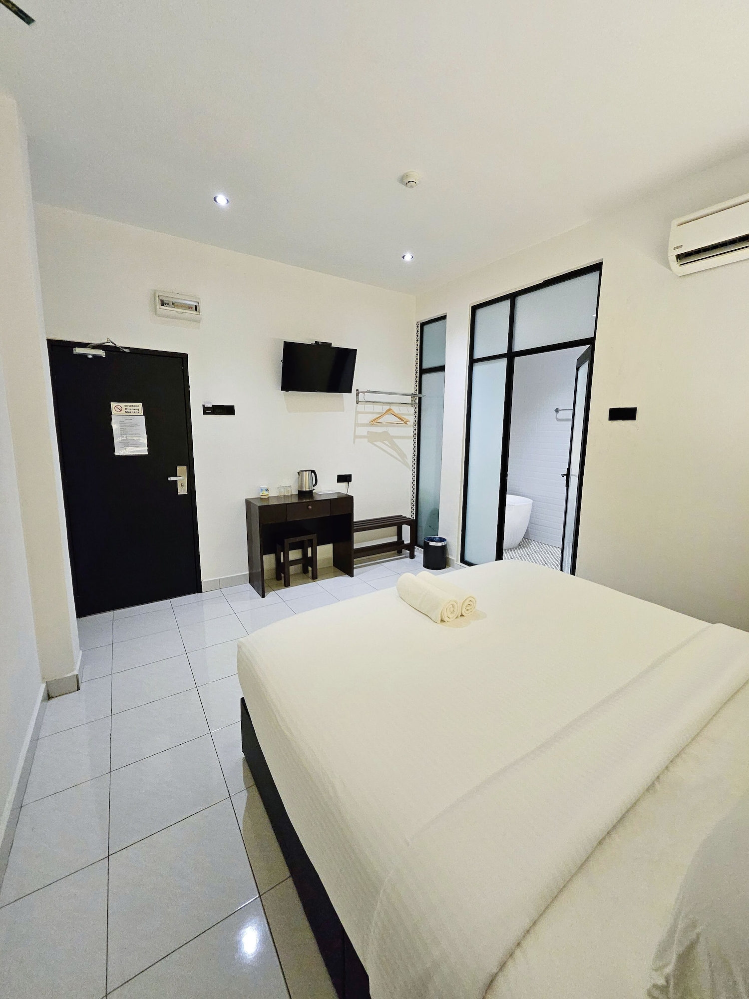 STANDARD, KING BED