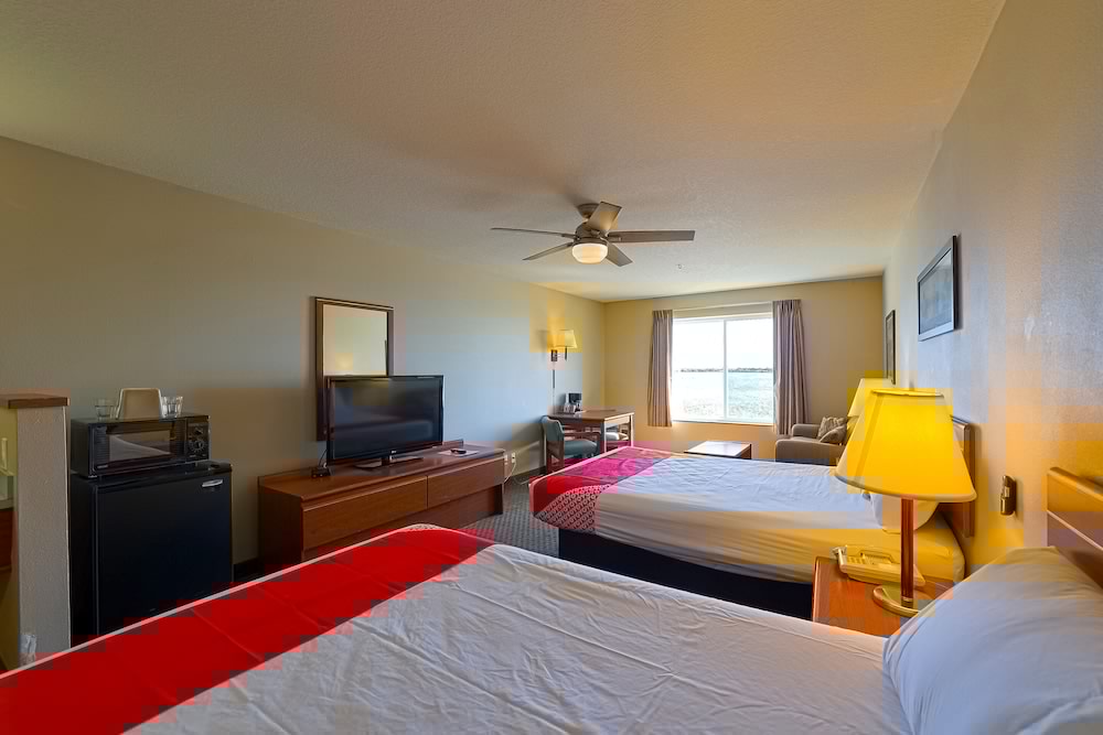 Siletz Bay Beachfront Hotel by OYO Lincoln City 36/71