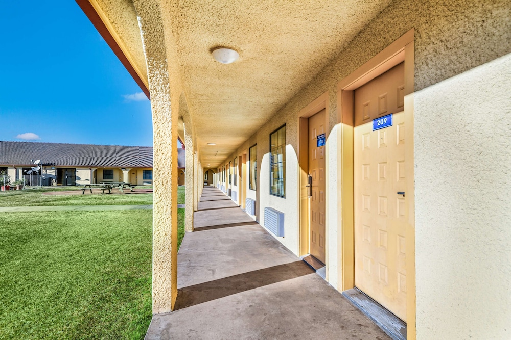 Americas Best Value Inn 6/40