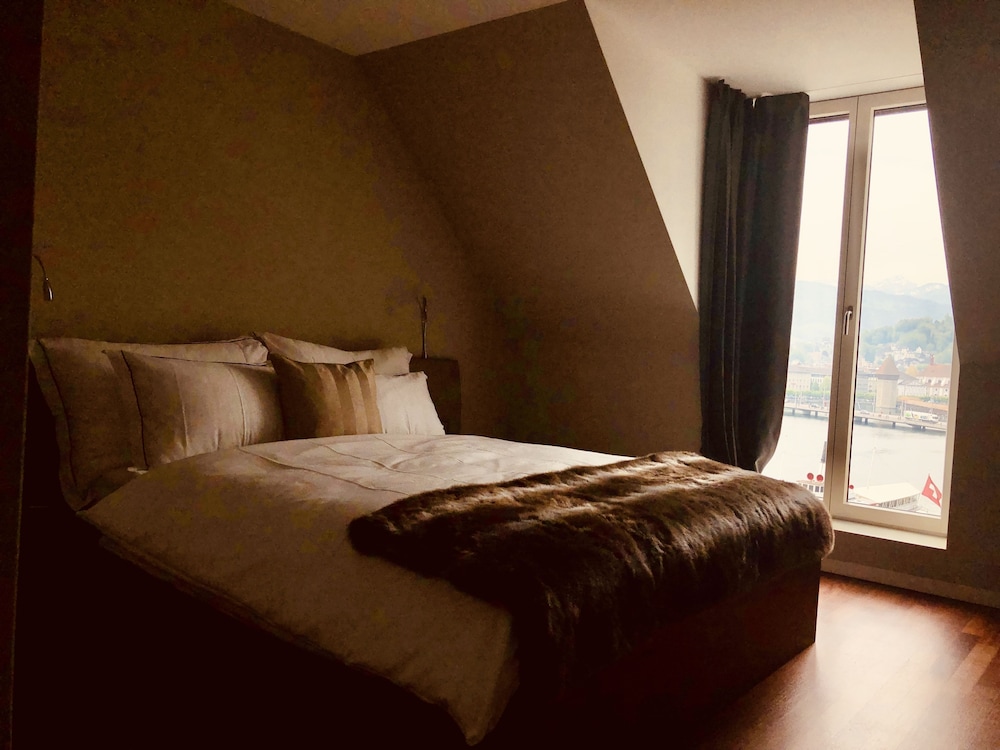 3 BEDROOMS, CITY, APARTMENT, LAKE SIDE, LAKE VIEW