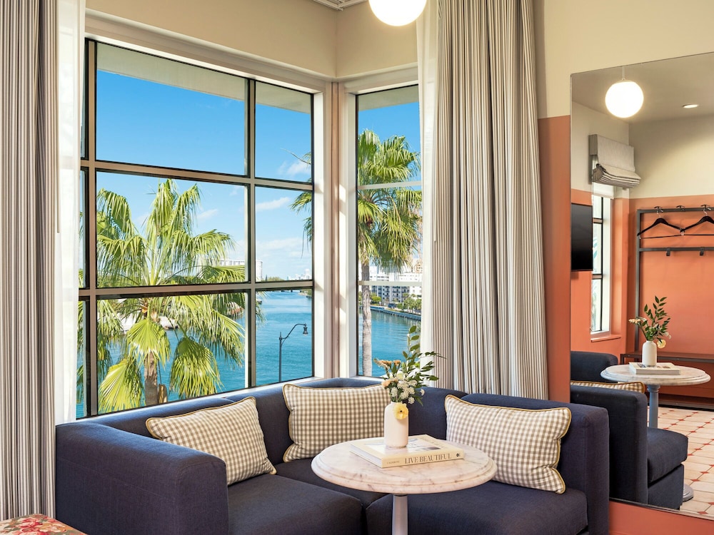 Hotel Trouvail Miami Beach 46/71