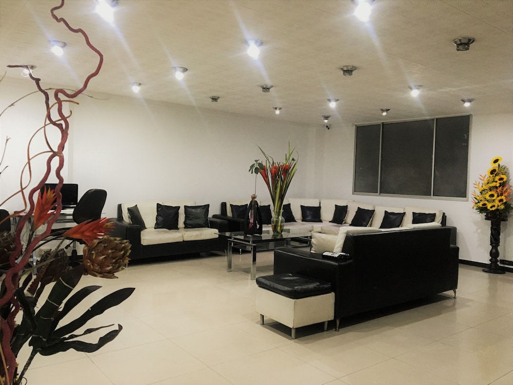 Hotel Ejecutivo Av La Esperanza 13/18