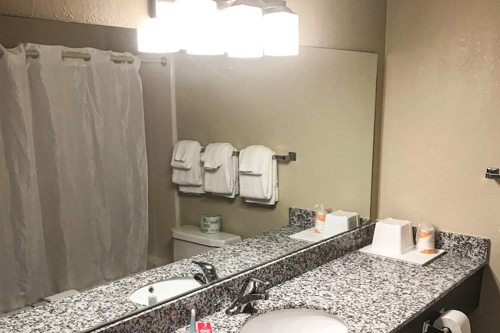 Econo Lodge Mifflintown 17/29