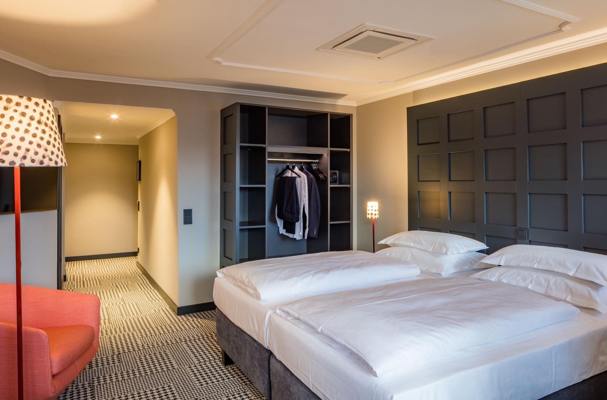 ROOM, TWIN BEDS