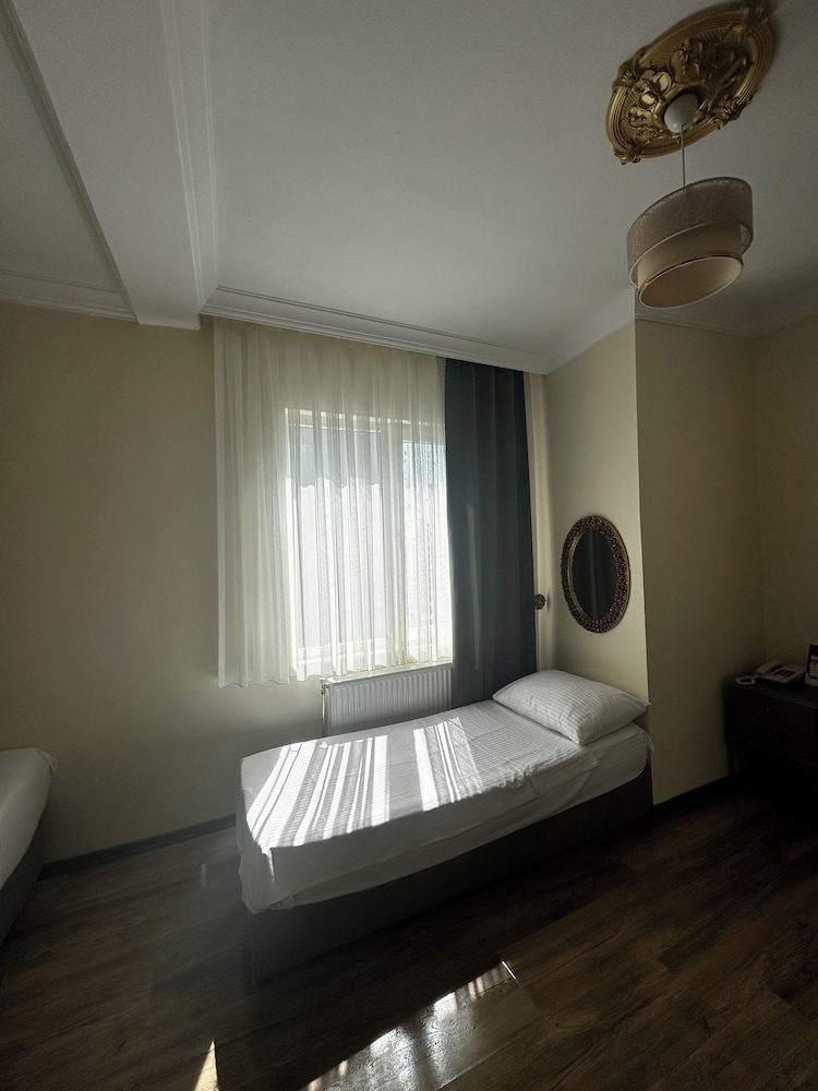 Greenstar Hotel 11/44