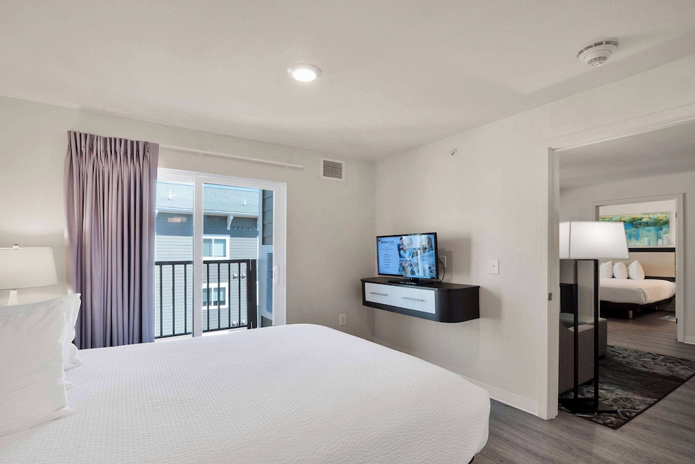 2 Bedrooms, Suite, 2 Queen Beds, Balcony