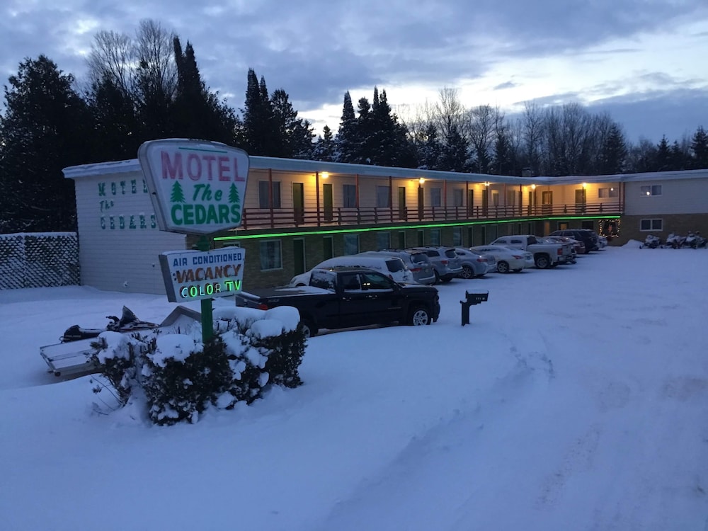 Cedars Motel 6/72