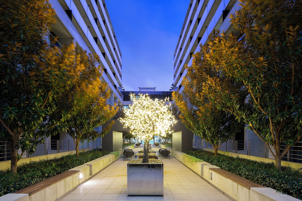 AVENUE HOTEL CANBERRA 55/59