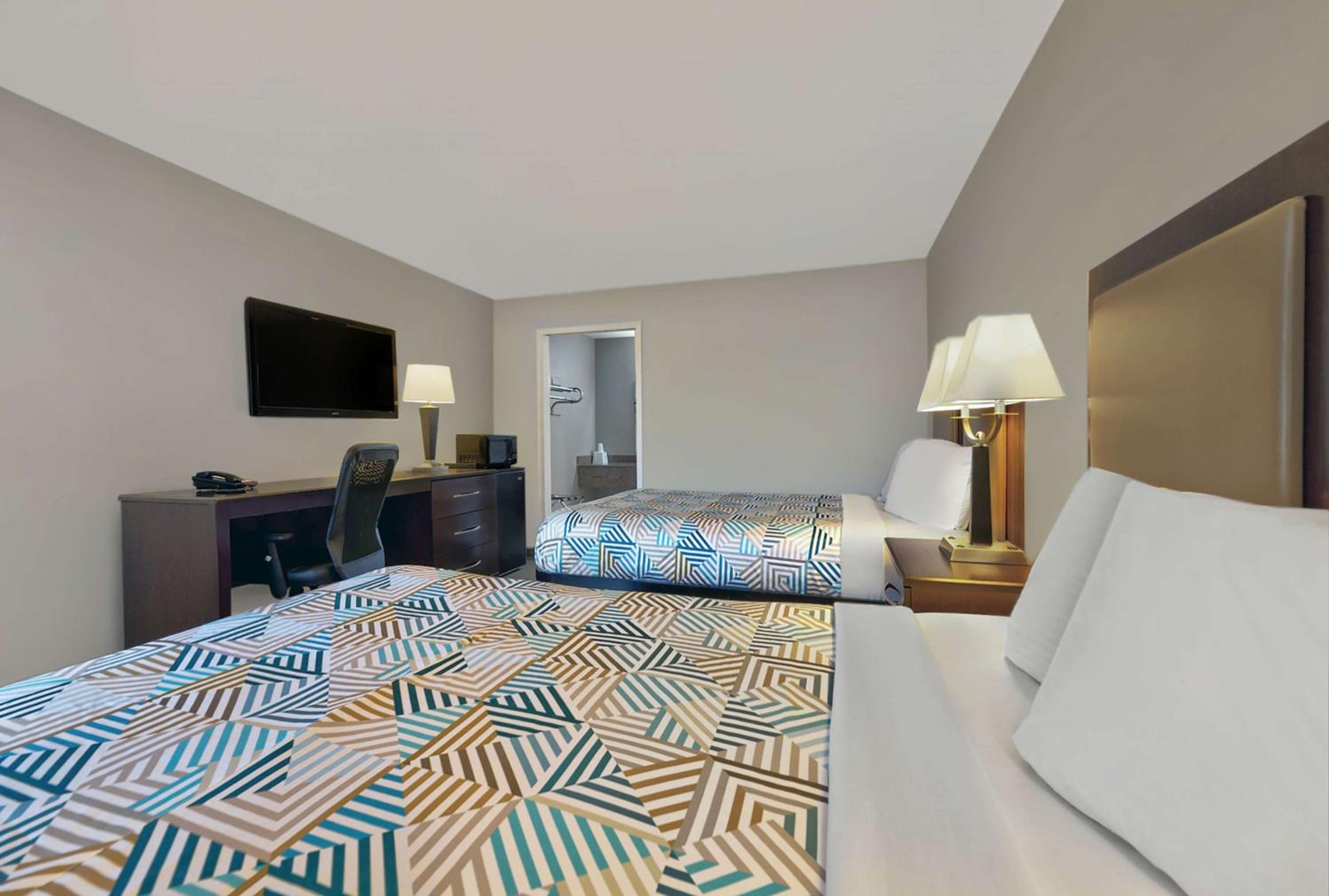 2 Full Beds - Non-Smoking، Motel6 McDonough, GA 6/9