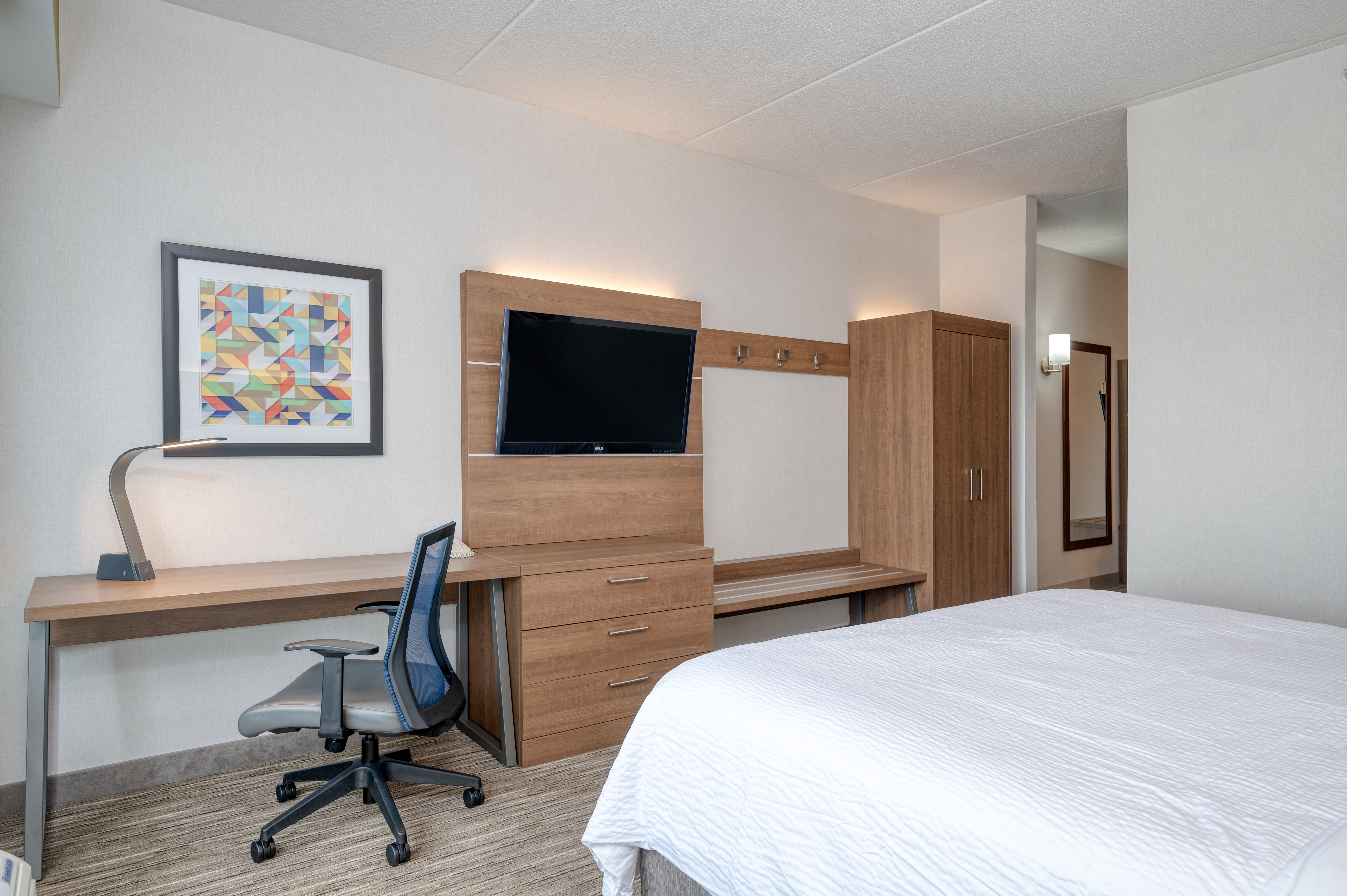Holiday Inn Express Hotel Suites Ottawa Airport 16/18