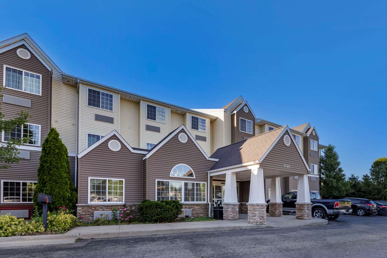 Sleep Inn and Suites Kalamazoo, MI 34/36