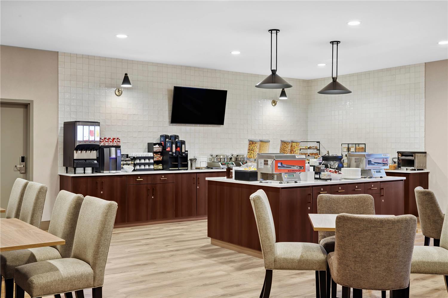 Ramada By Wyndham Drumheller Hotel & Suites 20/27