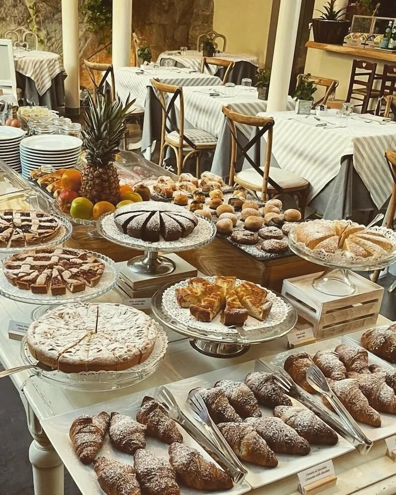 CORTONA RESORT AND SPA(FORMERLY HOTEL VILLA AUREA) 23/35