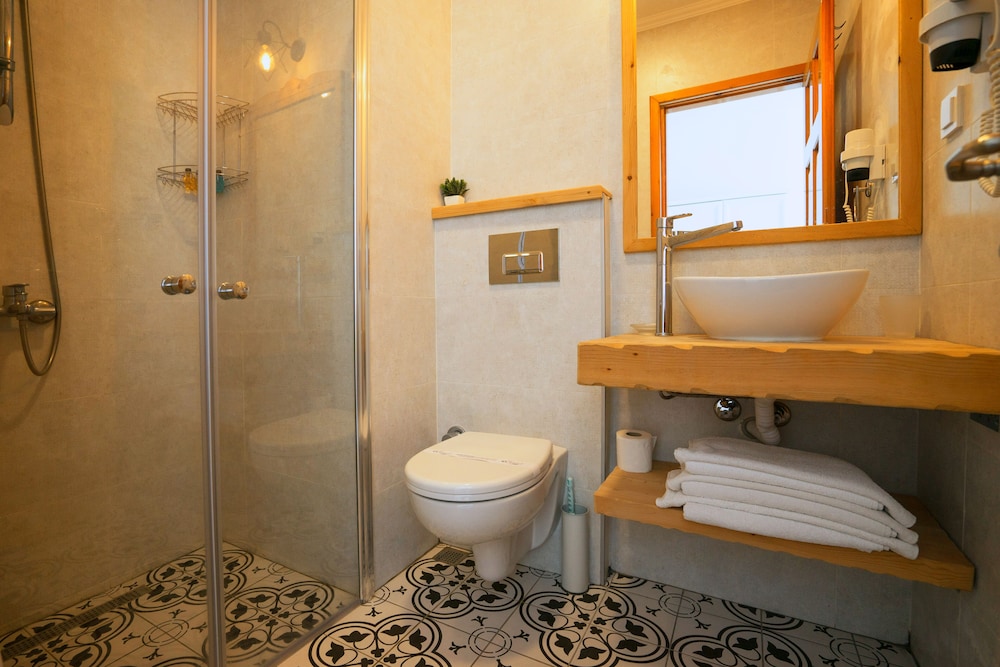 غرفة قياسية بسرير مزدوج أو سريرين منفصلين، Bora Hotel 4/4