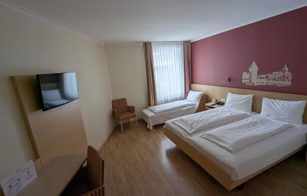 SUPERIOR, DOUBLE OR TWIN BED