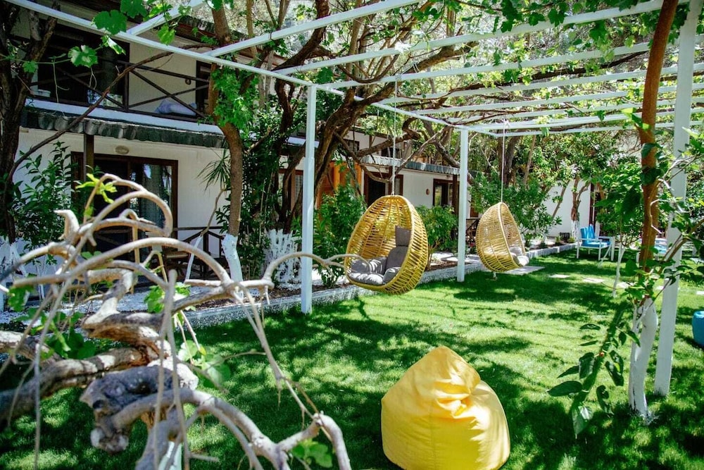 Lagoon Boutique Hotel 11/13