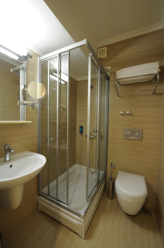 KARDES HOTEL 16/68