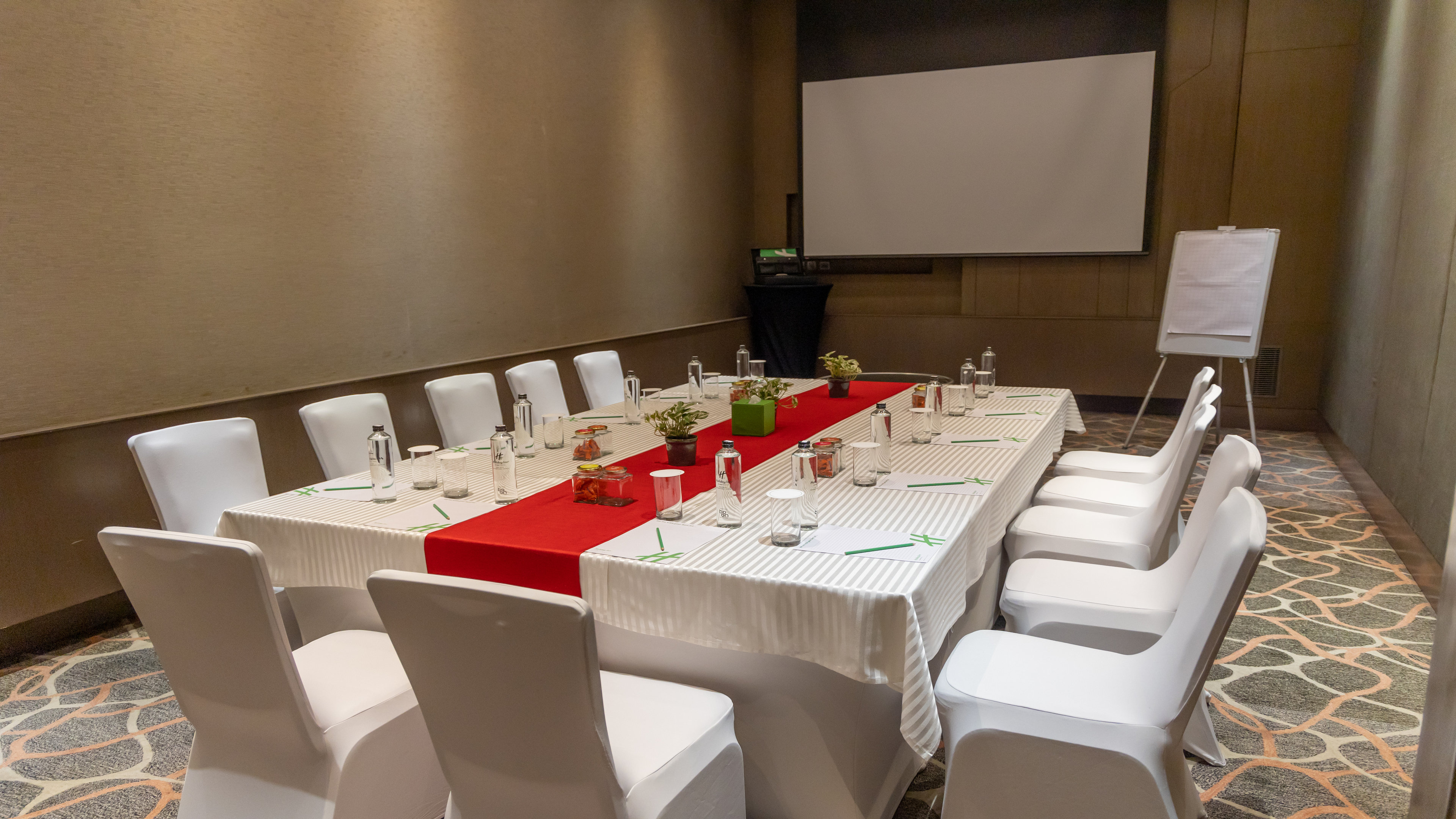 Holiday Inn New Delhi Aerocity by IHG 69/79