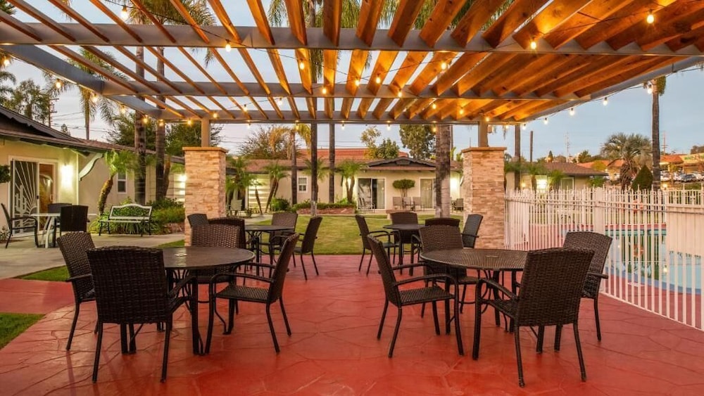 Fallbrook Country Inn 44/65