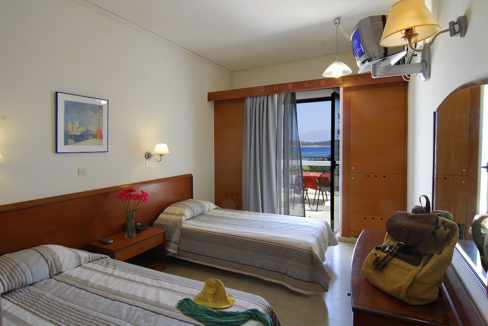 Lato Hotel 8/44