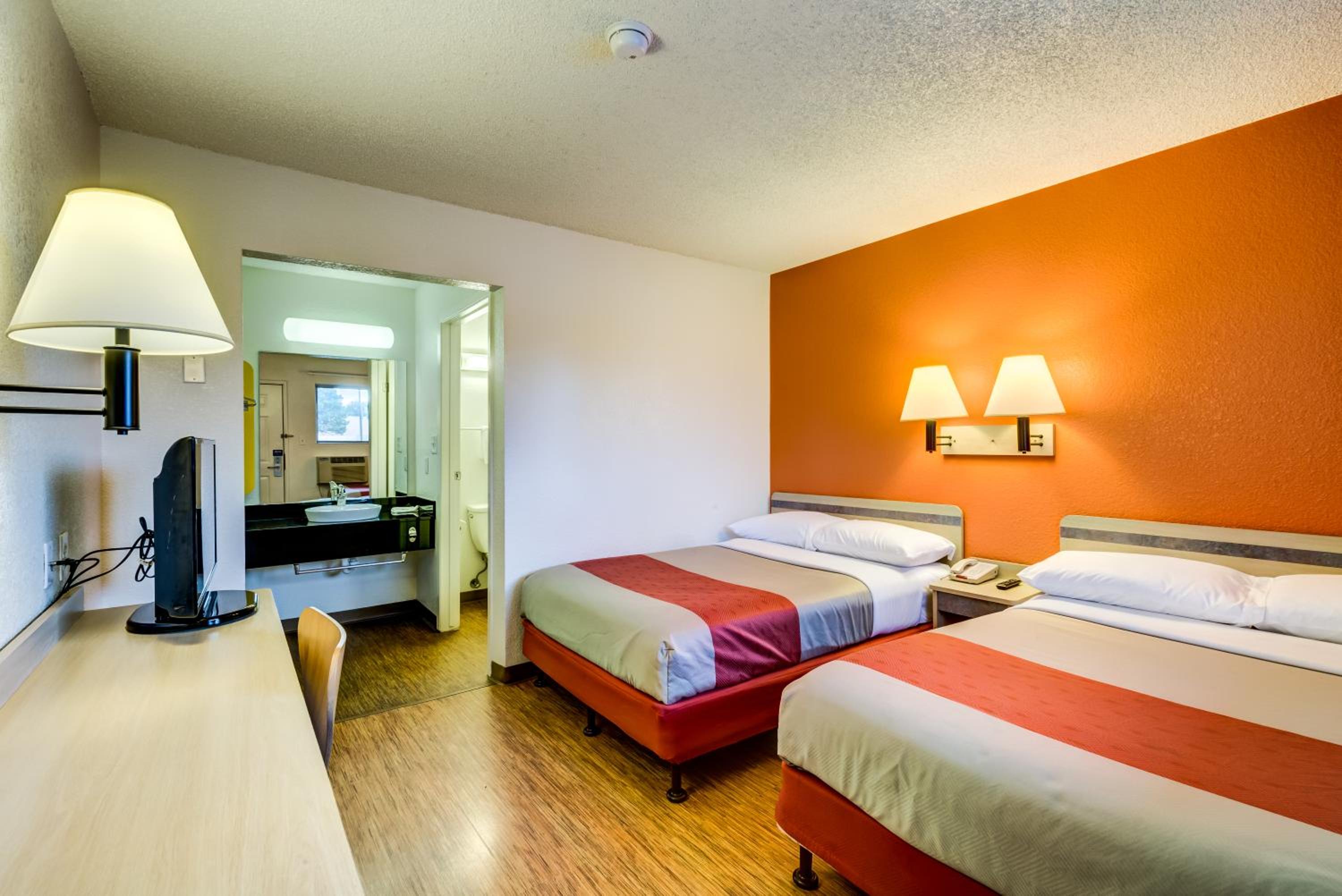 Room, Quadruple