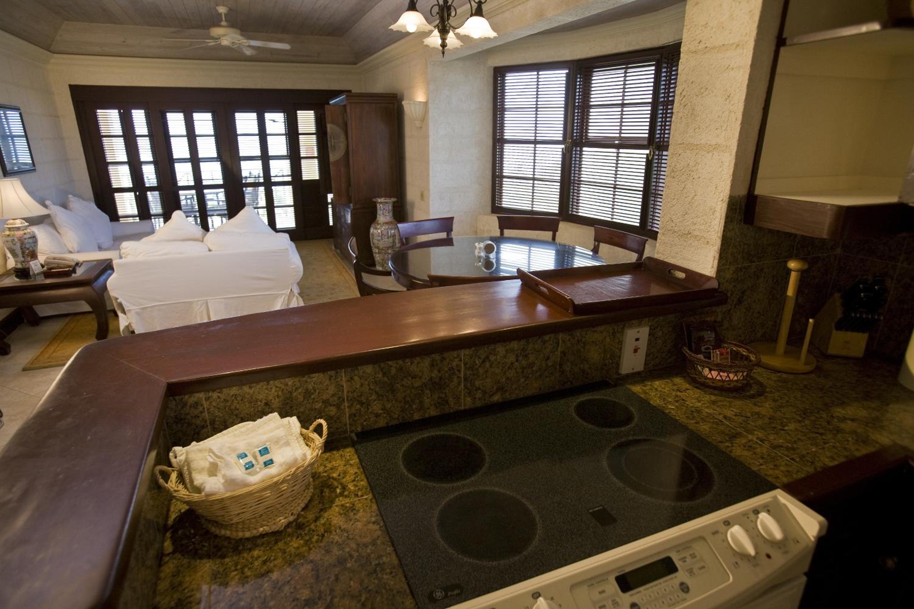 2 Bedroom Ocean View Suite - Private Plunge Pool، The Crane Resort 2/2