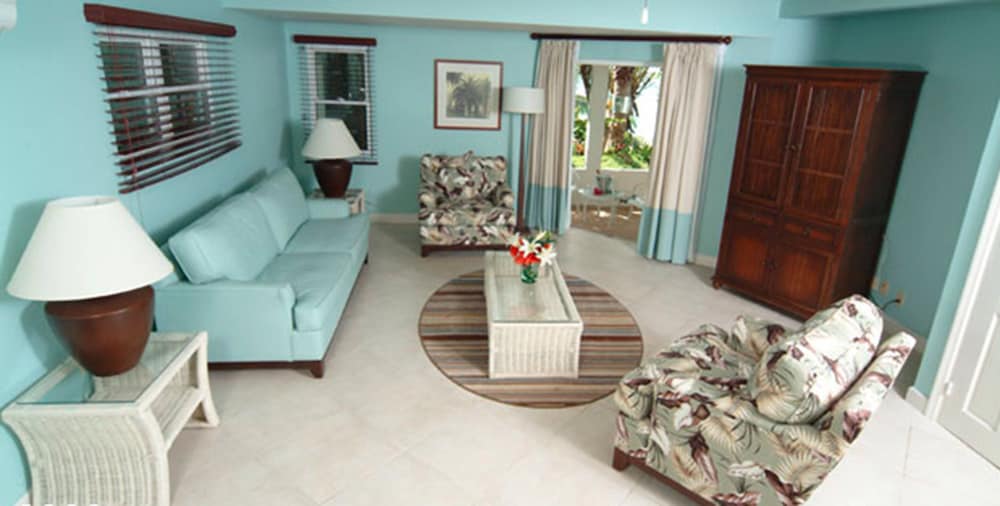 TRADE WINDS HOTEL 41/69