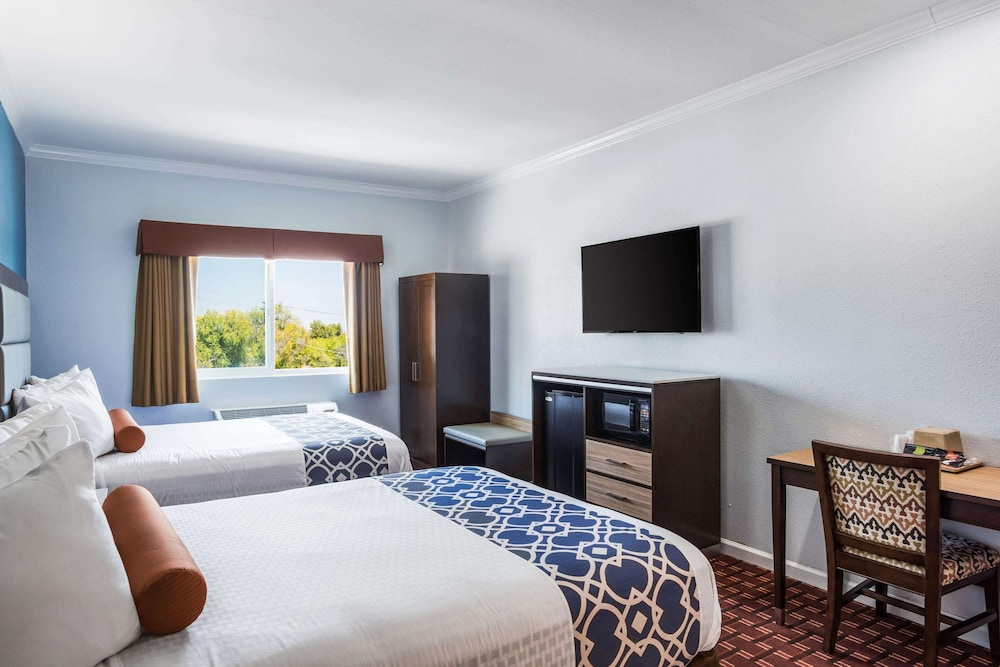 Rodeway Inn and Suites Pasadena 17/36