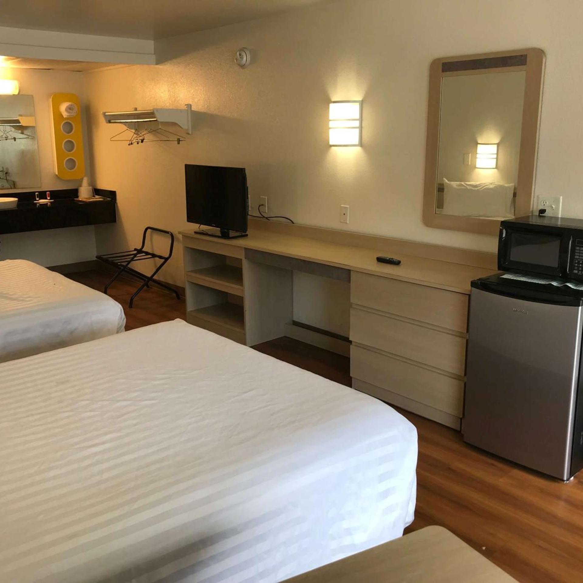 Travelodge by Wyndham Fayetteville 15/24