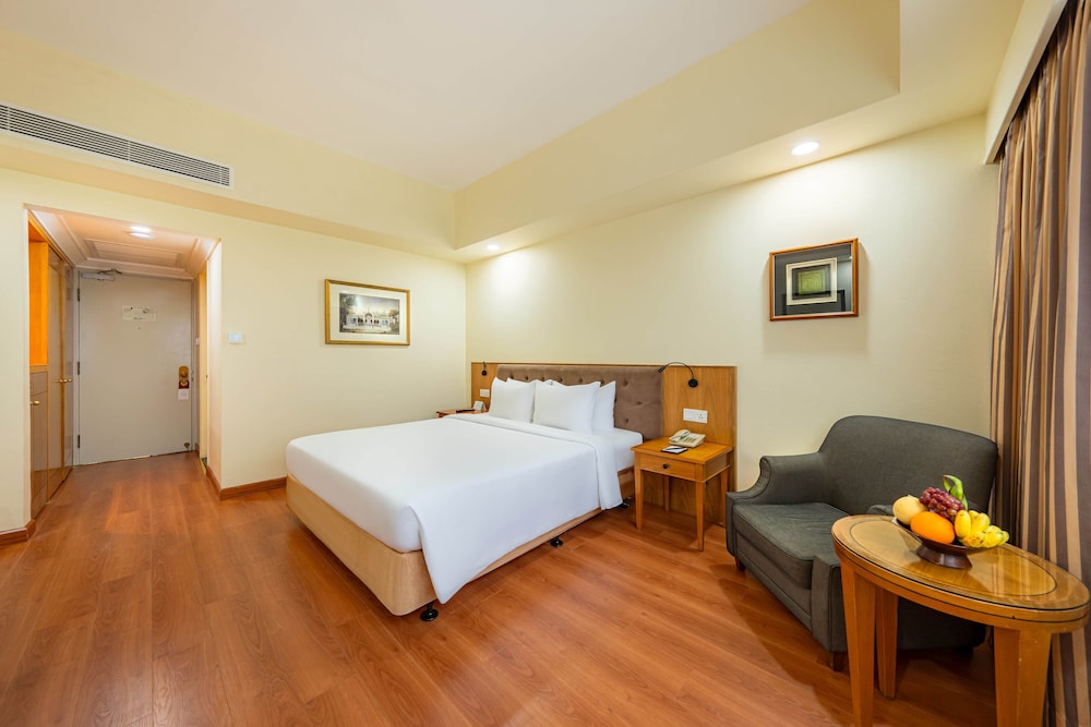 PREMIER, DOUBLE OR TWIN BED