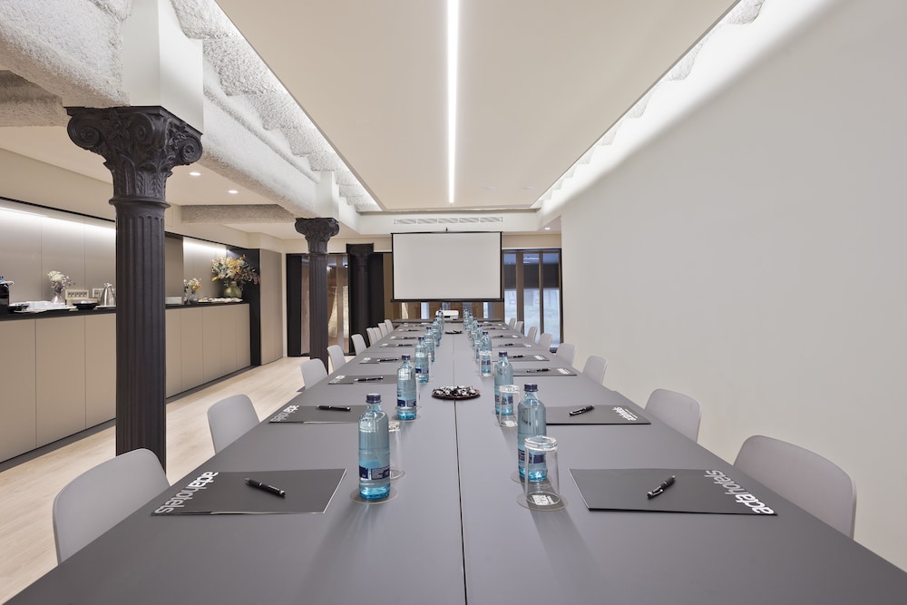 Acta Atrium Palace 34/42