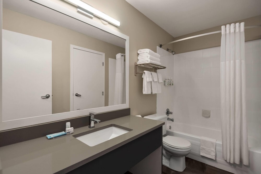 1 BEDROOM, SUITE, KING BED
